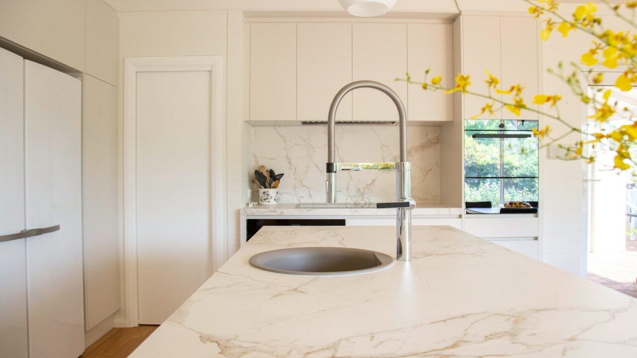 Rich-Colored Marble Kitchen Trends That Elevate Modern Homes