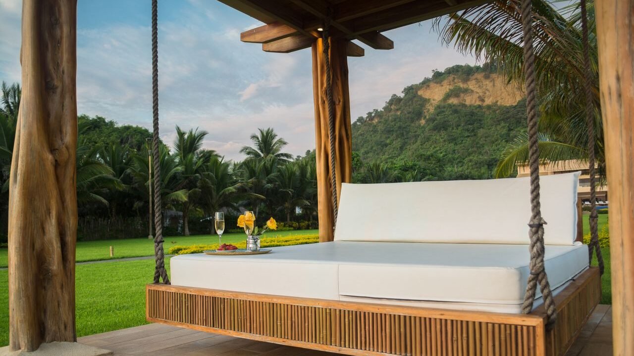 Wood Canopy Bed: A Complete Guide to Choosing the Right Style