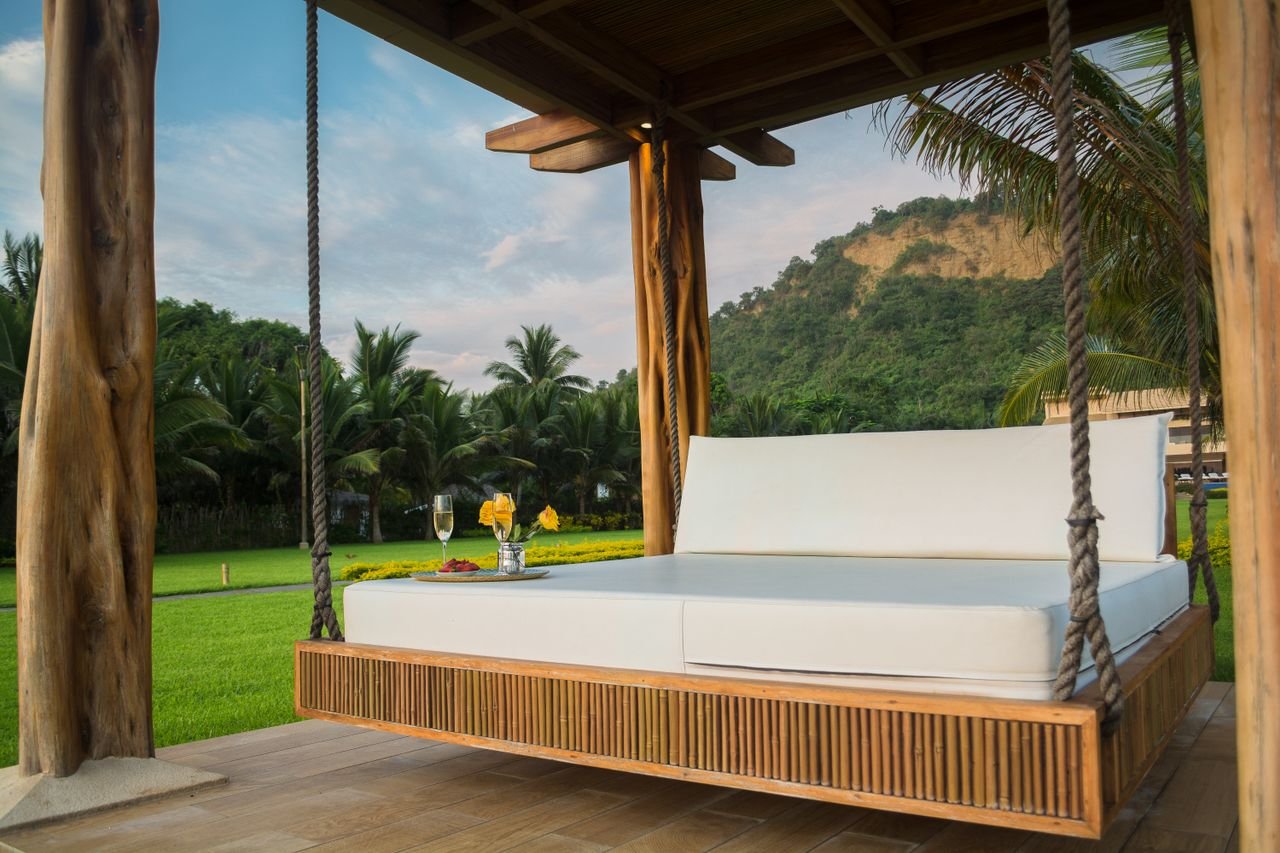 Wood Canopy Bed